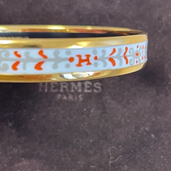 Hermes White Enamel Bangle Bracelet -62mm - Preowned - Picture 4 of 8